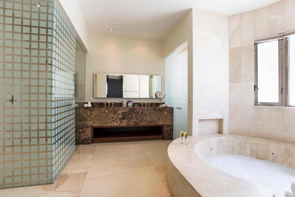 Ultra Exclusive Beachfront Villa Just Steps From The Sand With Butler Included San José del Cabo Exterior foto